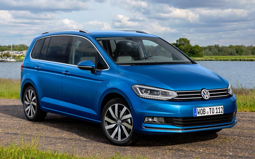 Review of the Volkswagen Touran compact MPV of the second generation