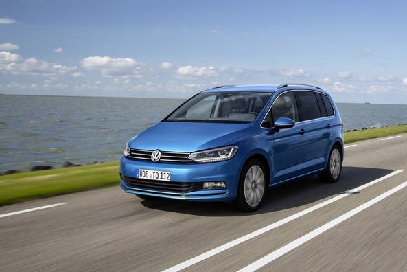Review of the Volkswagen Touran compact MPV of the second generation