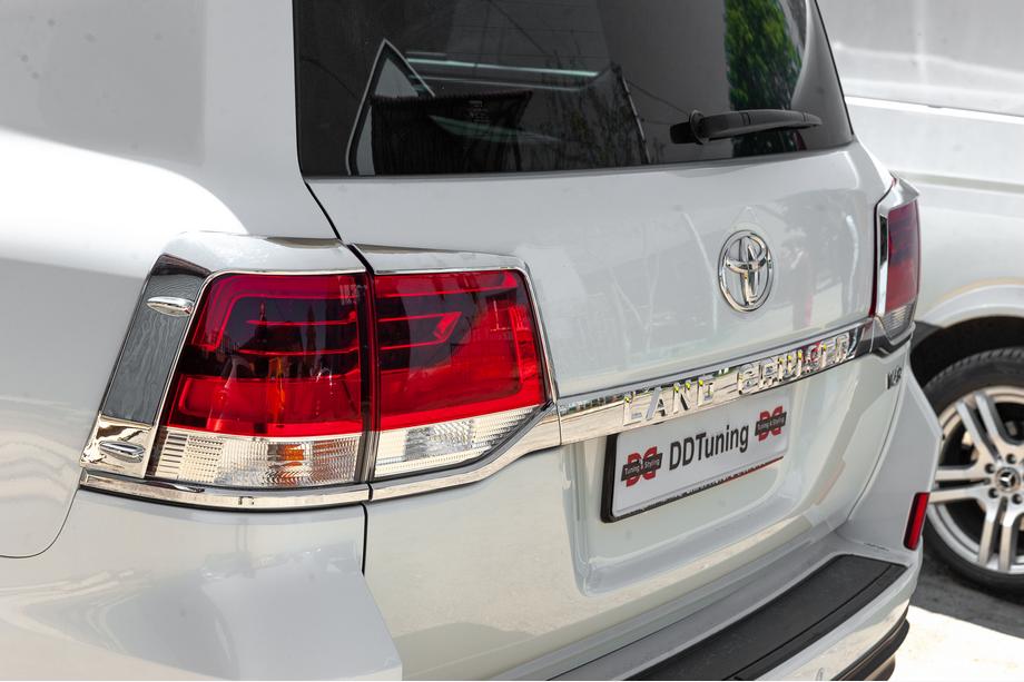 Toyota Land Cruiser 200 2007-2021 Chrome Tail Light Covers (2015+, 4pcs, Plastic) Image