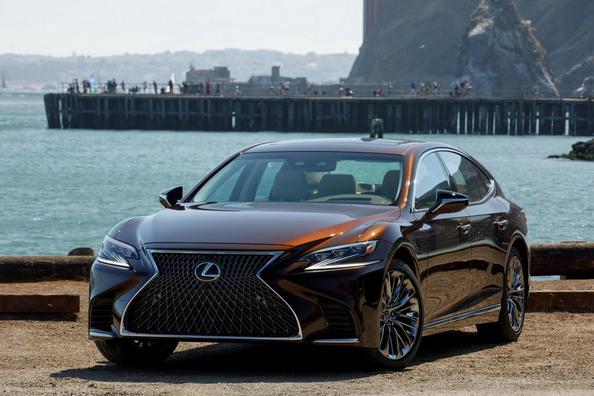 The full-size luxury sedan Lexus LS 500
