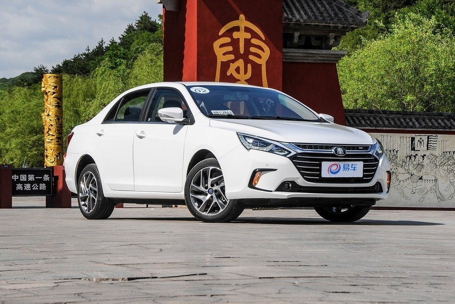 Review of hybrid sedan BYD Qin 100