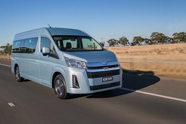 Overview of minibus Toyota Hiace new generation Photo 2