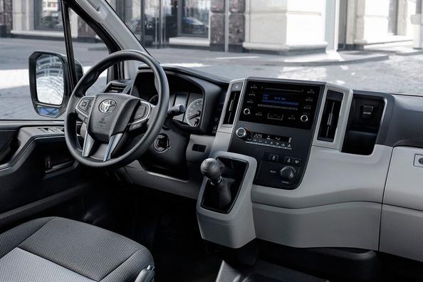 Overview of minibus Toyota Hiace new generation Photo 4