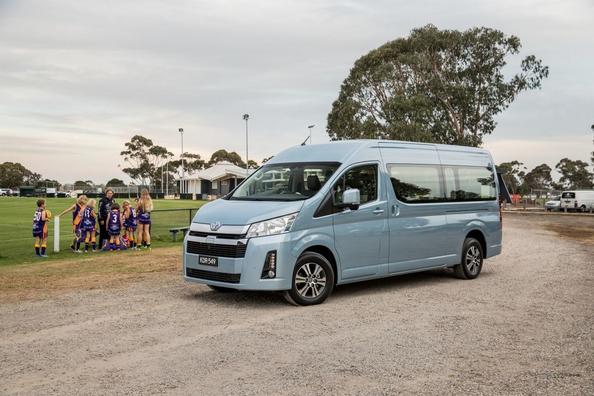 Overview of minibus Toyota Hiace new generation Photo 8