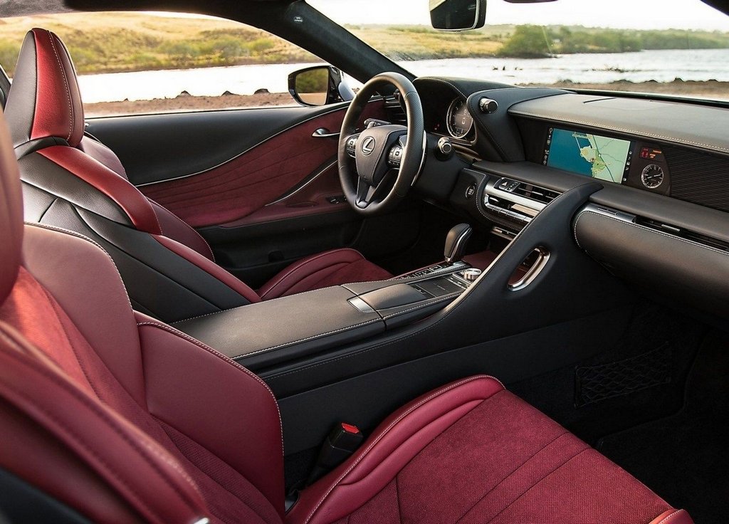 Overview high-performance coupe Lexus LC500