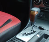 Toyota Land Cruiser 200 2007-2021 Gear Shift Knob (Black Leather + Light Wood) photo 3