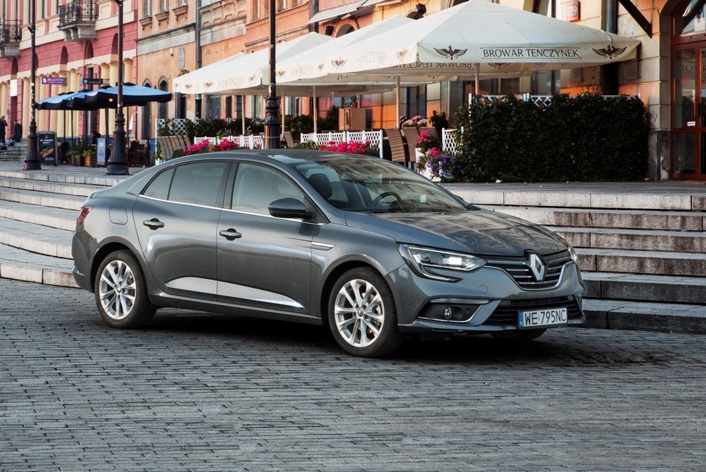 A review of the Renault Megane sedan of the fourth embodiment