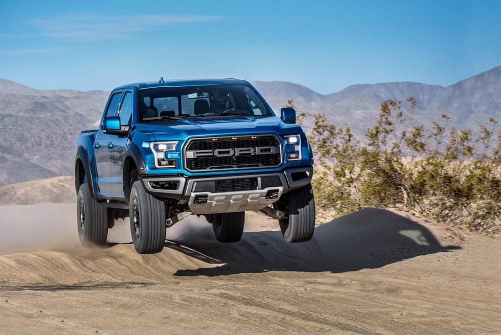 Review of full-size pickup Ford F-150 Raptor