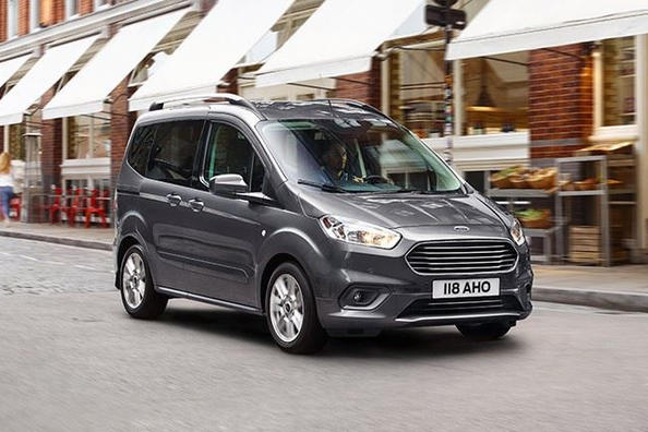 Overview of the compact minivan Ford Tourneo Courier