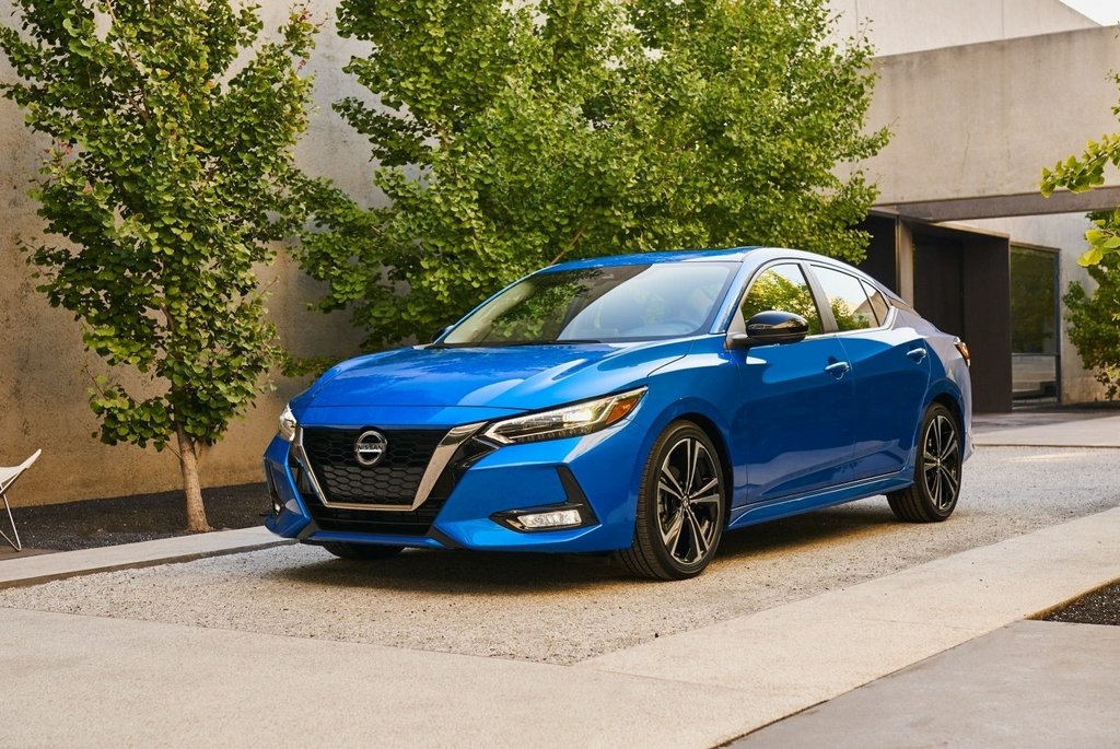 Overview of sedan Nissan Sentra 2020 model year