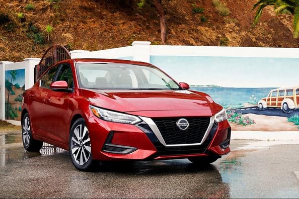 Overview of sedan Nissan Sentra 2020 model year