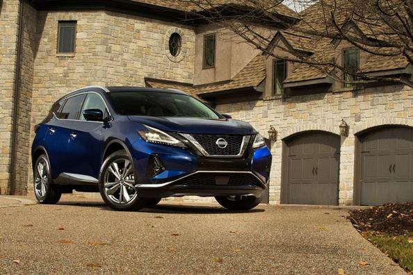 Review of the updated mid-size crossover Nissan Murano