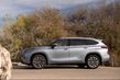 A new generation of crossover Toyota Highlander photo 7