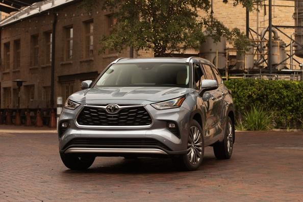 A new generation of crossover Toyota Highlander