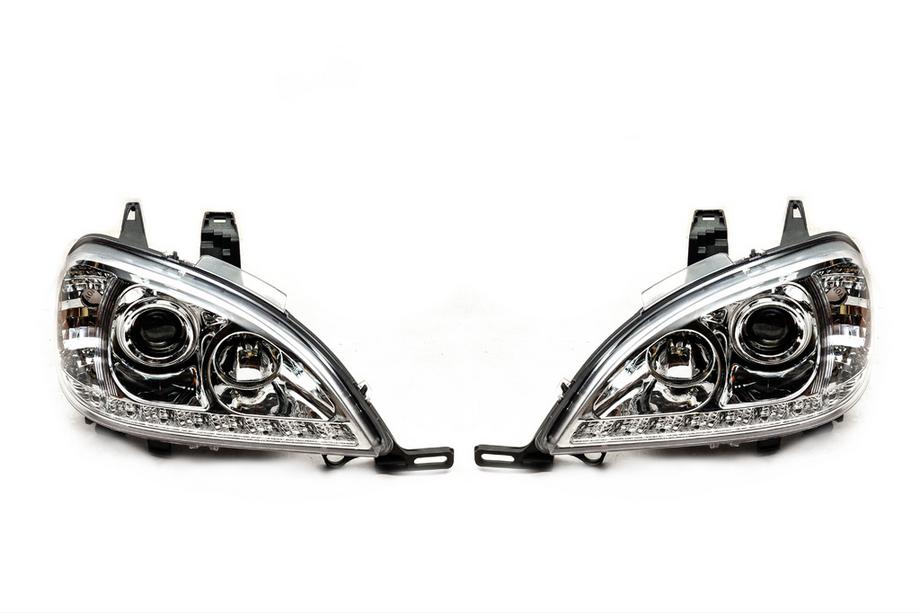 Mercedes ML W163 1997-2005 Front Headlights (2 pcs) Dark Image
