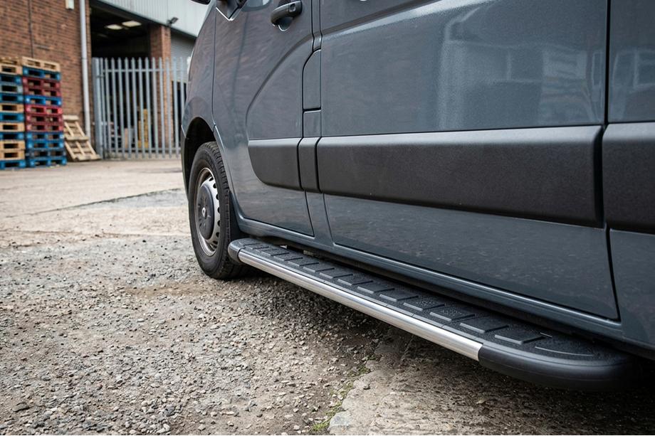 Nissan NV400 2010-2024 Side Steps Duru (2 pcs, Aluminum) Image