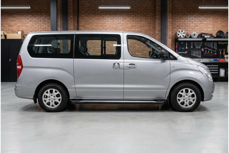 Hyundai H300, H1, Starex 2008-2020 Side Steps New Vision Black (2 pcs, Aluminum) Image