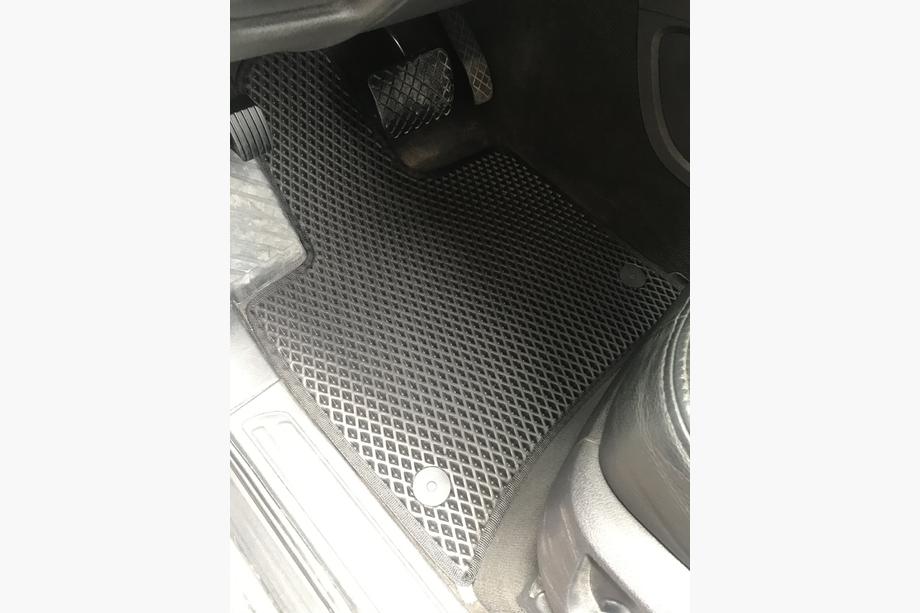Audi Q7 2005-2015 EVA Floor Mats (black) 3 rows (6 mats) Image