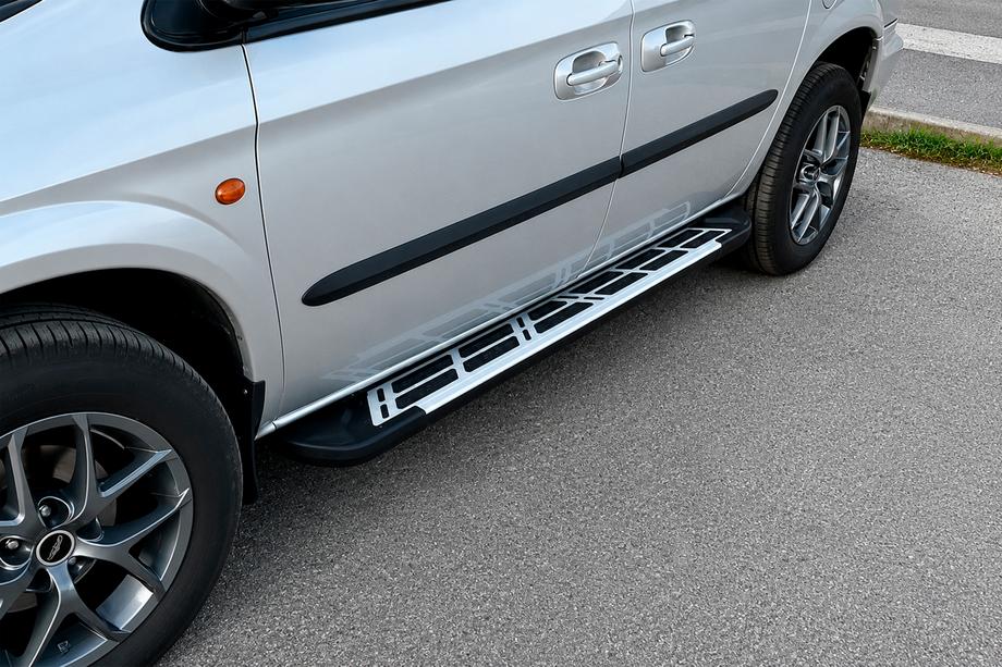 Chrysler Voyager 2001-2007 Side Steps Sunrise (2 pcs, Aluminum) Image