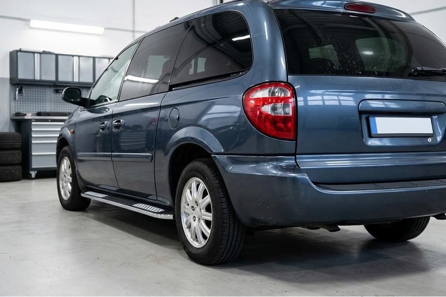 Chrysler Voyager 2001-2007 Side Steps Tayga V2 (2 pcs, Aluminum) Image