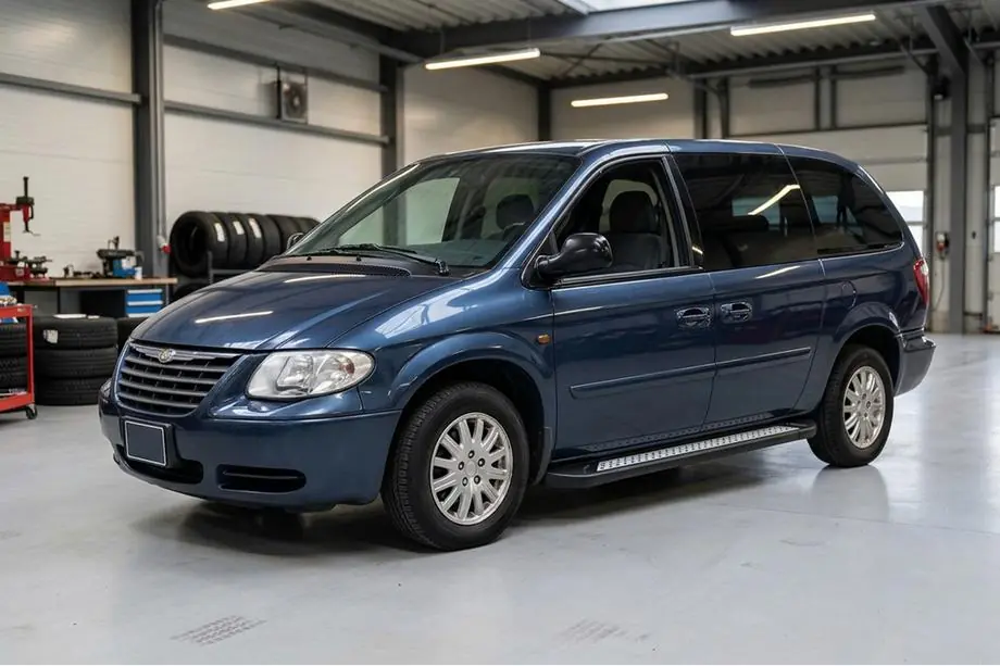 Chrysler Voyager 2001-2007 Side Steps New Vision Black (2 pcs, Aluminum) Image