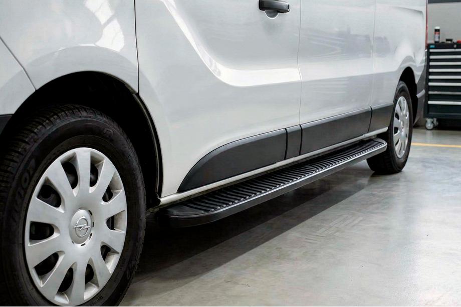 Opel Vivaro 2001–2015 Side Steps Tayga Black (2 pcs, Aluminum) Image