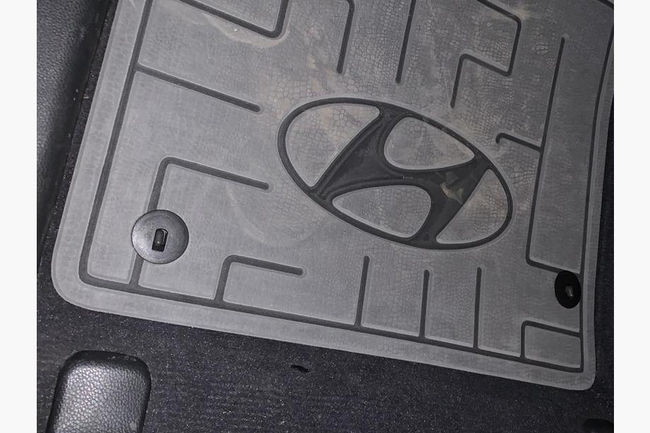 Hyundai Carpet Clip Photo 15