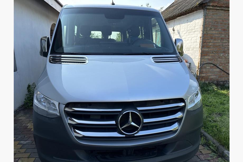 Mercedes Sprinter W907/W910 2018- Chrome Grille Covers (wide model, 6 pcs) Image