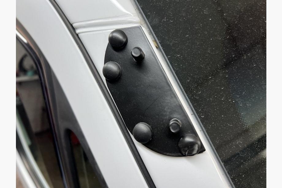 Mercedes Sprinter W907/W910 2018- Windshield Visor (black gloss, 5mm) Photo 9