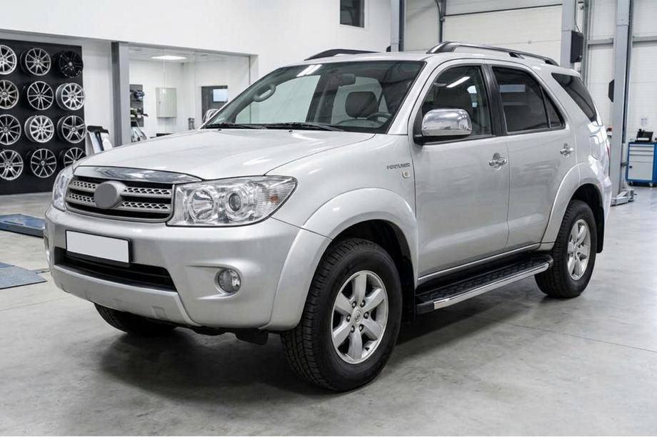 Toyota Fortuner 2006-2015 Side Steps BlackLine (2 pcs, Aluminum) Image