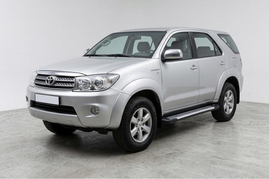 Toyota Fortuner 2006-2015 Side Steps Line (2 pcs, Aluminum) Image