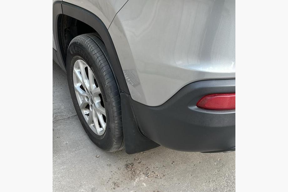 Jeep Cherokee KL 2013- Original Premium Mud Flaps (2013-2019, 4 pcs) Image
