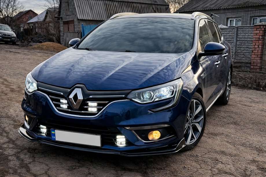 Renault Megane IV 2016-2025 Front bumper lip (black) Image
