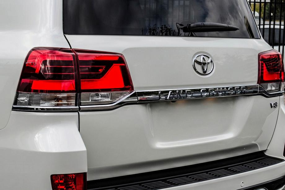 Toyota Land Cruiser 200 2007-2021 Tail Lights 2016-2021 (OEM Standard) Image