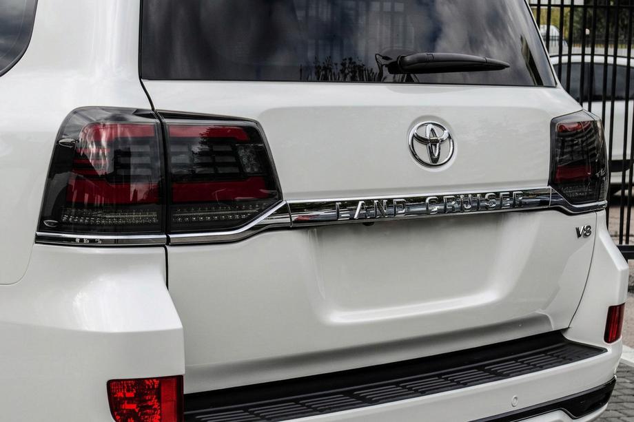 Toyota Land Cruiser 200 2007-2021 Tail Lights 2016-2021 (Sequential Red) Image