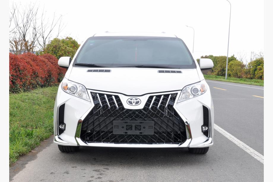 Toyota Sienna 2010-2020 LM-Style Full Body Kit Image