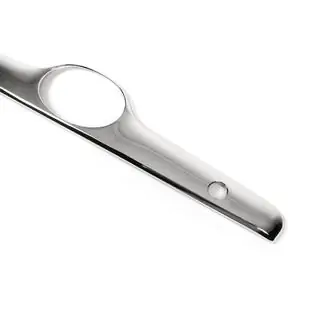 Chrome trim above license plate Sedan (USA, ASIA 2002-2006) photo 3