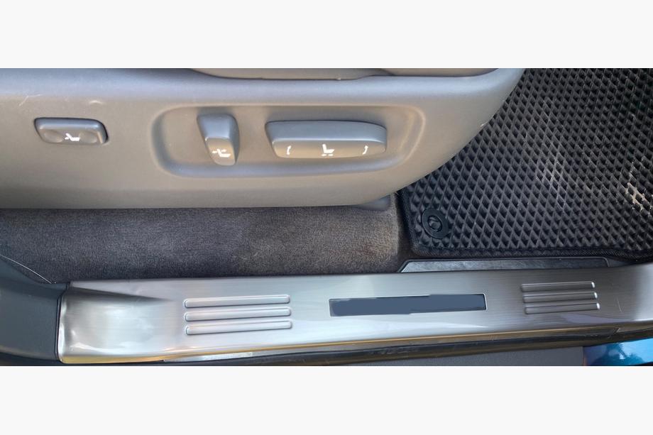 Toyota Land Cruiser 200 2007-2021 Illuminated door sill plates (4 pcs) Photo 3