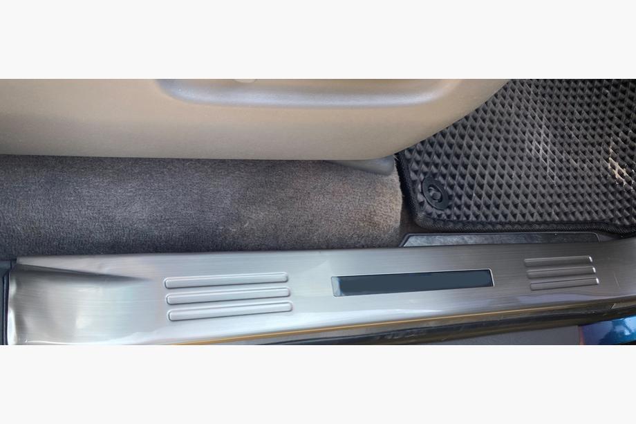 Toyota Land Cruiser 200 2007-2021 Illuminated door sill plates (4 pcs) Photo 4