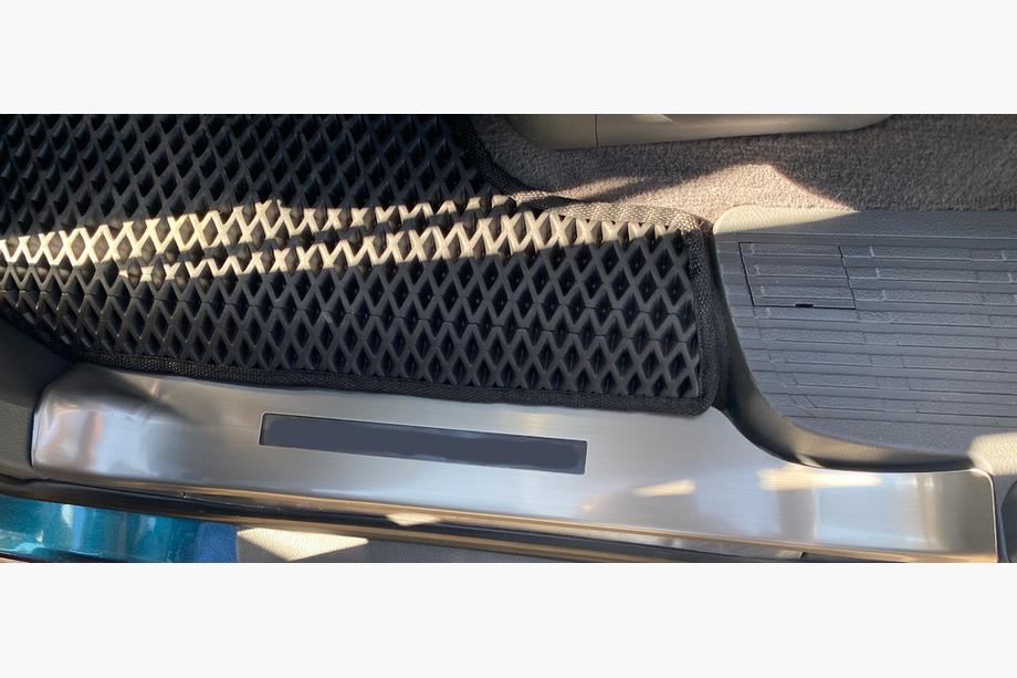 Toyota Land Cruiser 200 2007-2021 Illuminated door sill plates (4 pcs) Photo 5