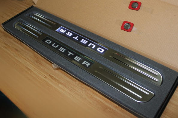 Illuminated wireless sills on Renault Duster