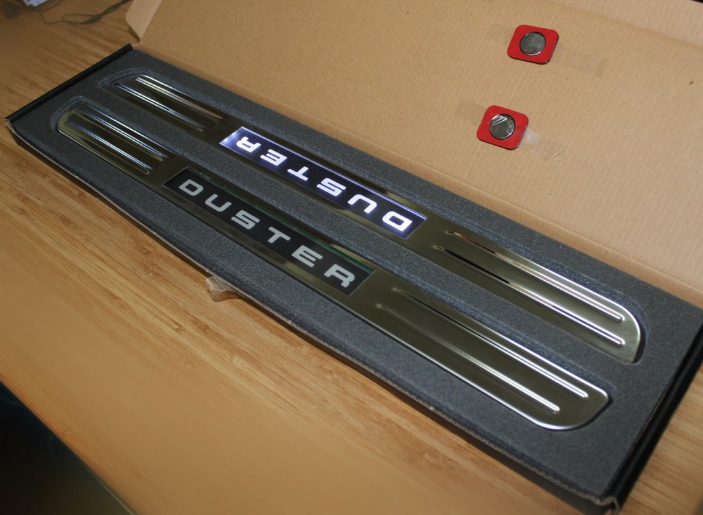 Illuminated wireless sills on Renault Duster