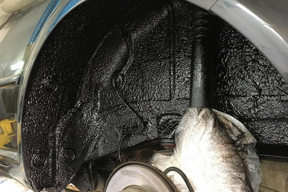 Liquid noise insulation for a car