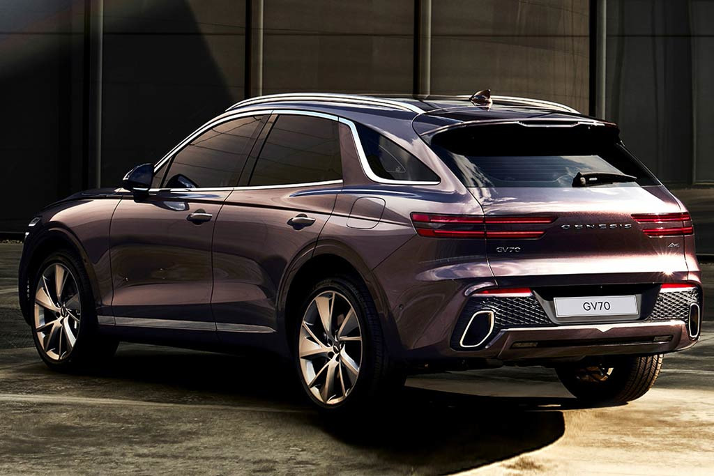 Photos of the new crossover Genesis GV70 appeared on the network