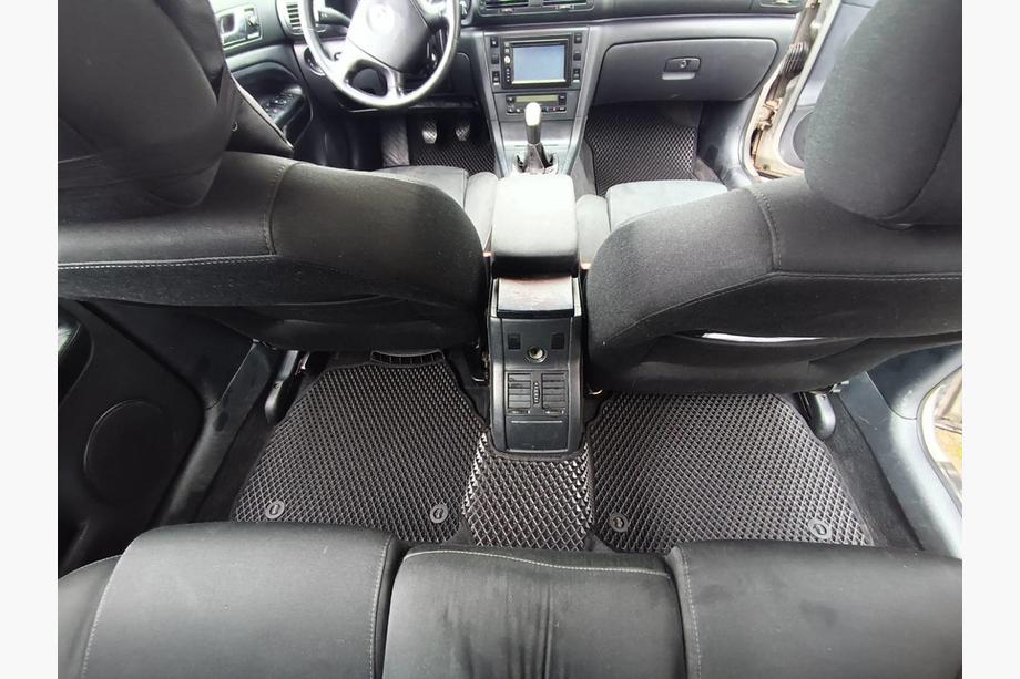 Skoda Superb 2001-2009 EVA Floor Mats (black) Image