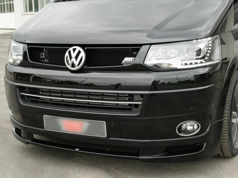 Front bumper on Volkswagen T5 Transporter