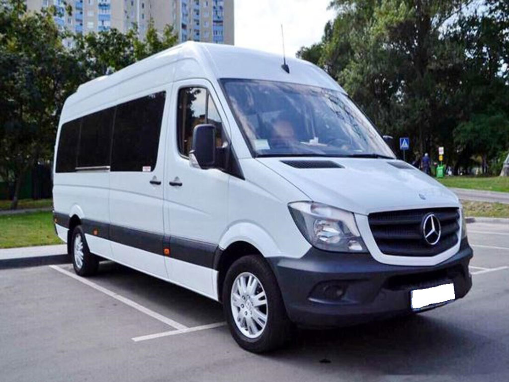 Re-equipment of the Sprinter van into a passenger van