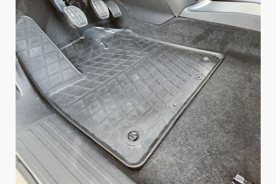 Peugeot Partner/Rifter 2019- Rubber Floor Mats Stingray (4 pcs, Clip CP2) Image