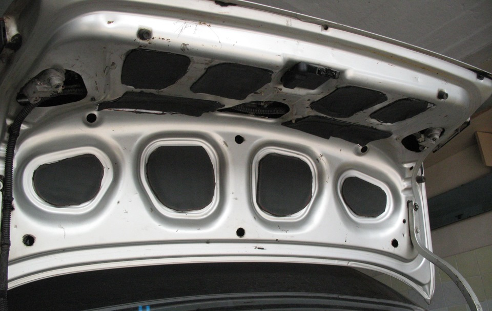 Do-it-yourself Lanos trunk lid soundproofing