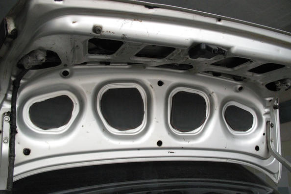 Do-it-yourself Lanos trunk lid soundproofing